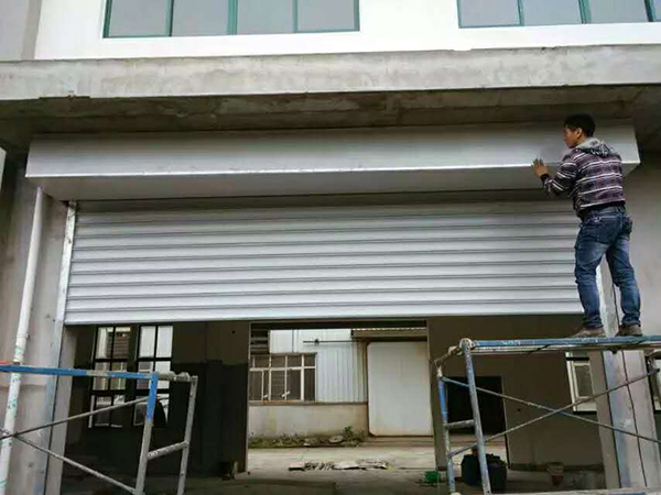 電動抗風卷簾門