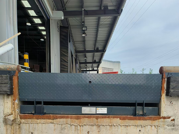 電動(dòng)液壓卸貨平臺(tái)